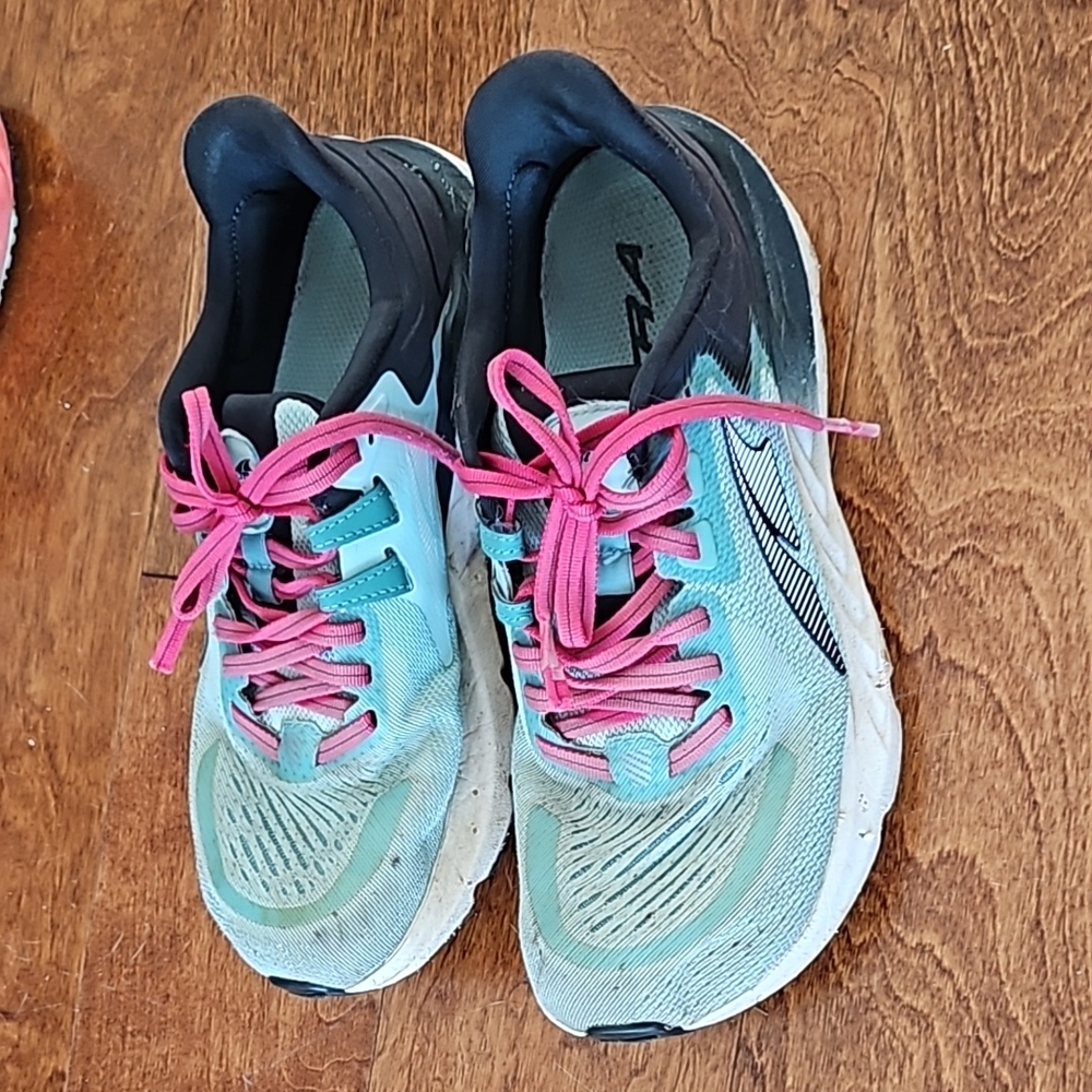 Women's Running Shoes with Pink Laces